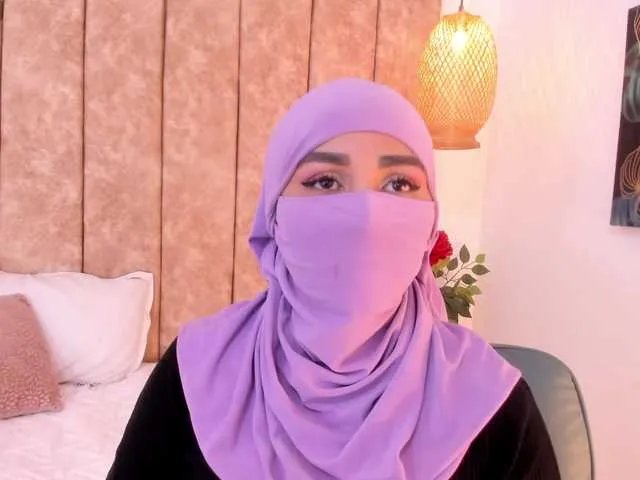 -Alisha on BongaCams