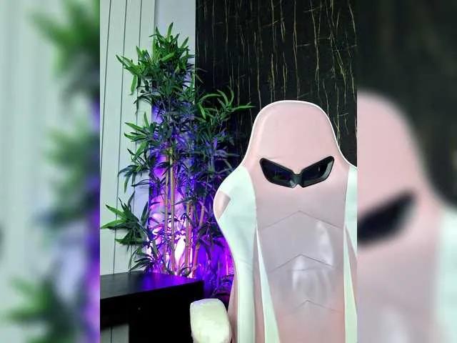 Alicereus — Confidence, dirty talk, and a man who knows how to take his time. I love when you look at me with desire and make me feel like I'm the only one in your world. Hearing your fantasies and turning them into reality drives me crazy. 