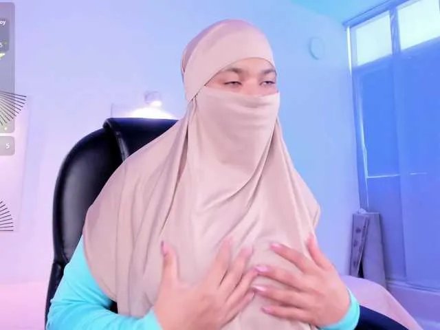 Aura-cuutee —                     .