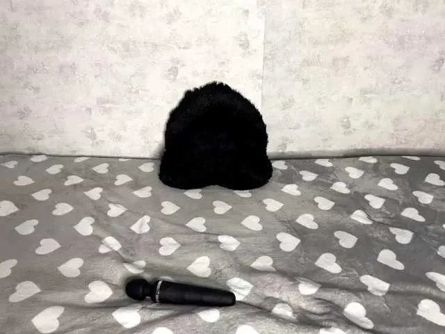 KittyNolick — Confident and respectful people

Good sense of humor and fun energy

Playfulness, teasing, and nice compliments

Open-mindedness and curiosity

A little bit of mystery and passion