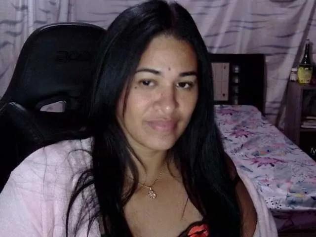 Letty33 on BongaCams