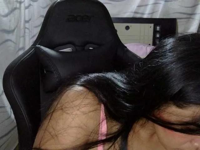 Letty33 on BongaCams