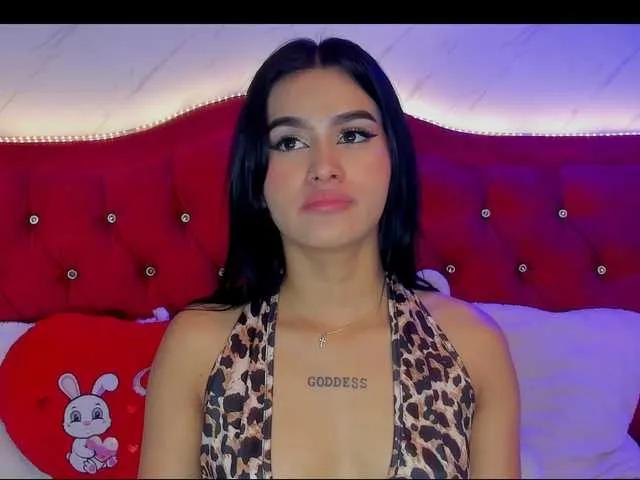 LizzyLaBelle —  Hombres seguros y respetuosos
 Juegos con mi Lush y vibraciones intensas
 Strip tease lento mientras me observas y me motivas
 Dirty talk y fantasas atrevidas
 Tippers generosos que saben recompensar un buen show