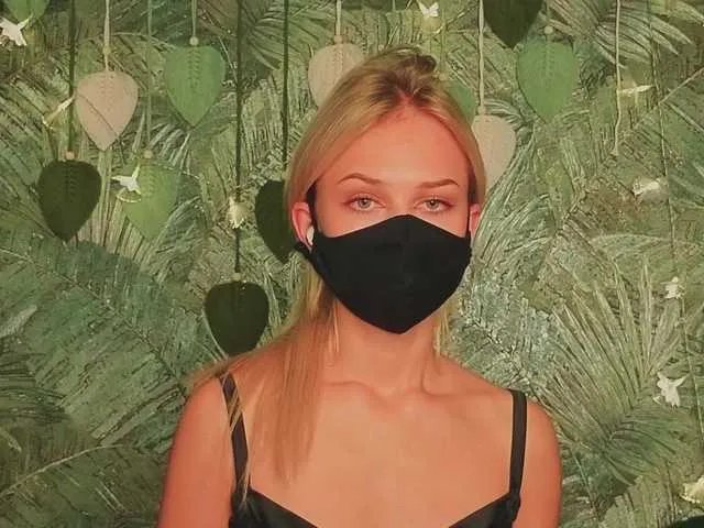 Meeeeow on BongaCams