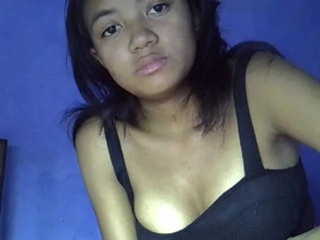 Nickylouama on BongaCams