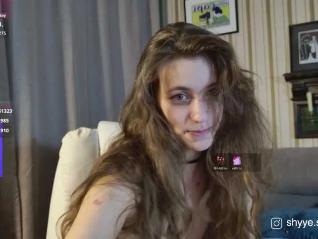 SarahSupershy on BongaCams