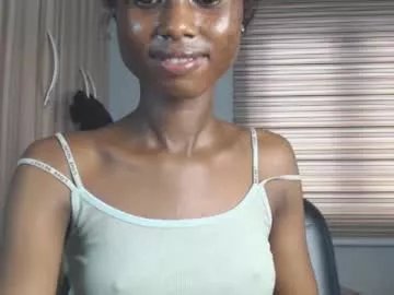 choco_petitqueen on Chaturbate