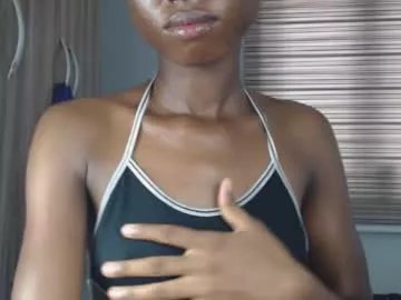 choco_petitqueen on Chaturbate