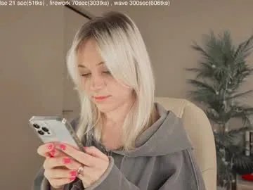 mia_milagros on Chaturbate