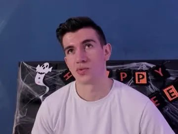 mikaelslow on Chaturbate