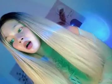 pretty_little_baby28 on Chaturbate