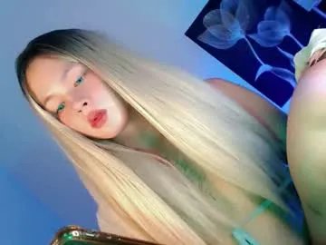 pretty_little_baby28 on Chaturbate