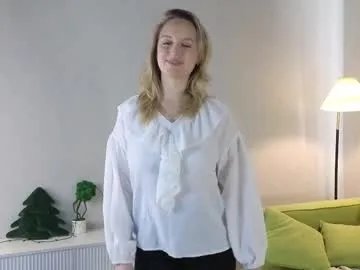 susiereining — GOAL: say hello and airkiss [0 tokens remaining] hey hey im new here^^ #new #blonde #teen #18 #shy