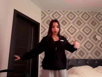 tiffinyzorko — Show my shoulders closer #18 #shy #cute #teen #new [20 tokens remaining]