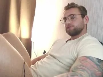 waynemiller_ — UM SHOW   #bigass #muscle #daddy #bigcock #cum [2222 tokens remaining]