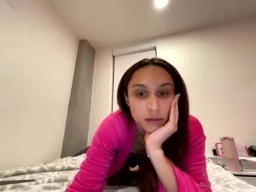 yungfemslut on Chaturbate