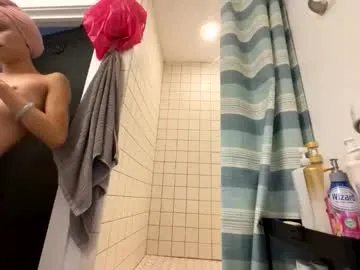 yungfemslut on Chaturbate